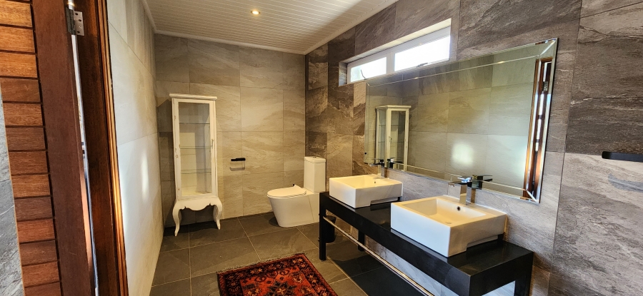 To Let 4 Bedroom Property for Rent in Glencairn Heights Western Cape